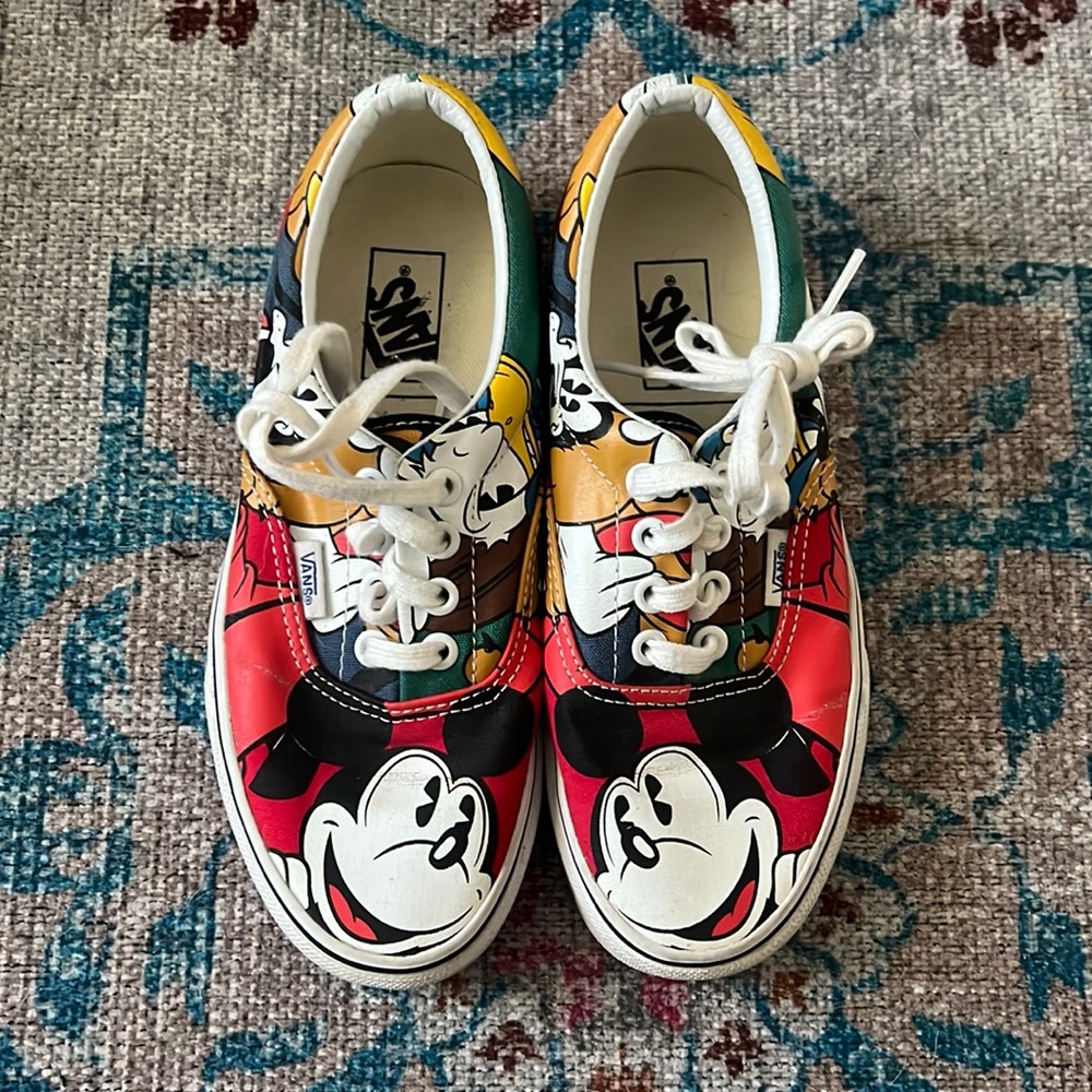 Mickey Mouse and Friends Womens Vans size 5.5